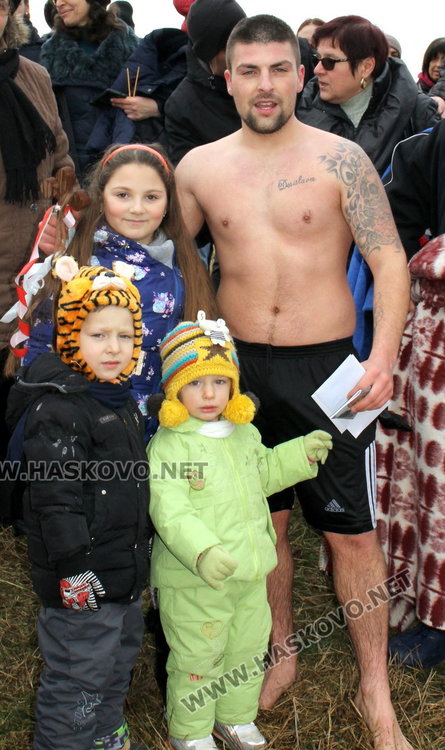 23-годишен баща на три деца извади кръста в квартал Черноконево – обновена