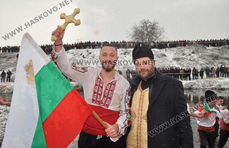 Николай Митев с кръста