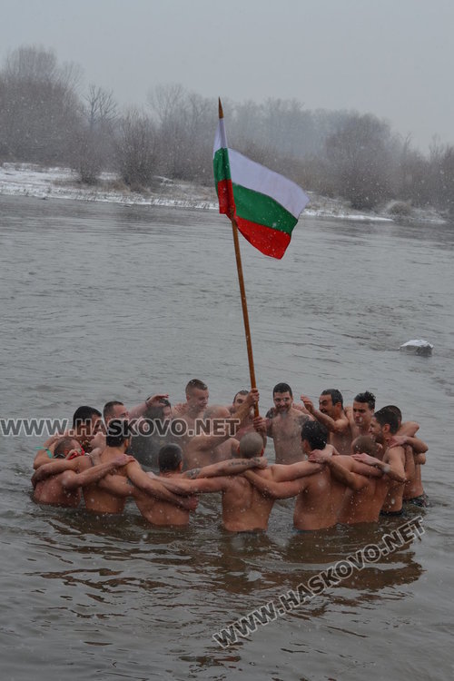 За 3-та поредна година Янислав извади кръста на Богоявление в Димитровград