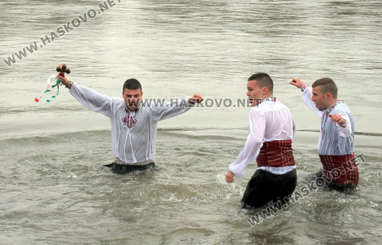 23-годишен баща на три деца извади кръста в квартал Черноконево – обновена