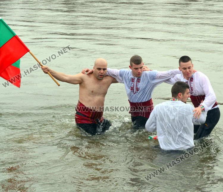 23-годишен баща на три деца извади кръста в квартал Черноконево – обновена