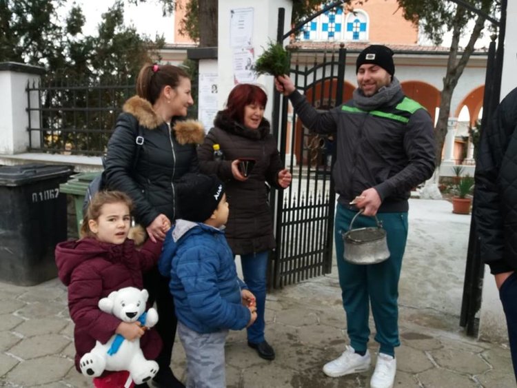 Мъжете се хвърлиха в студа за Богоявленския кръст