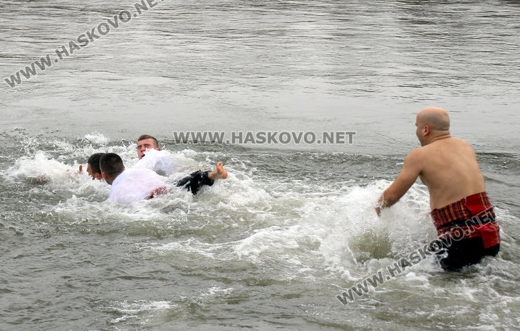 23-годишен баща на три деца извади кръста в квартал Черноконево – обновена