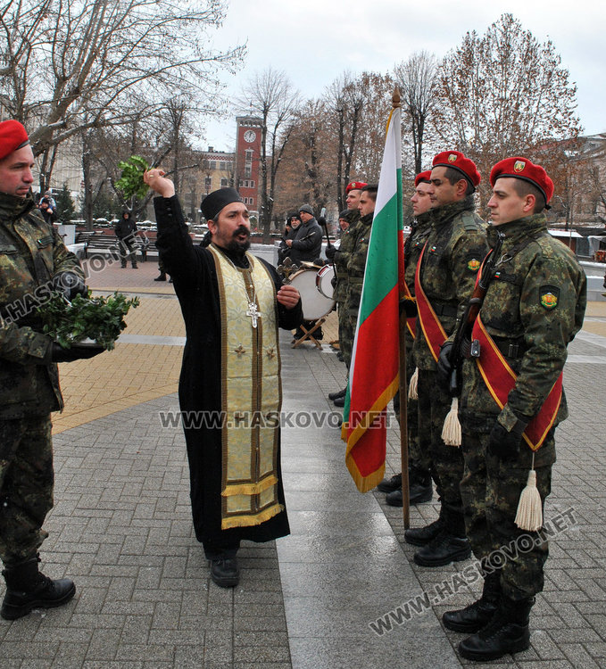 Хасково почете Ботев, осветиха бойните знамена на армията