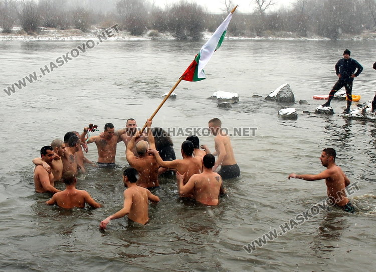 За 3-та поредна година Янислав извади кръста на Богоявление в Димитровград