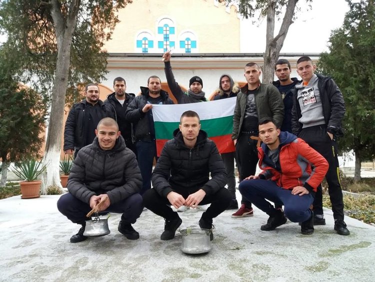 Мъжете се хвърлиха в студа за Богоявленския кръст