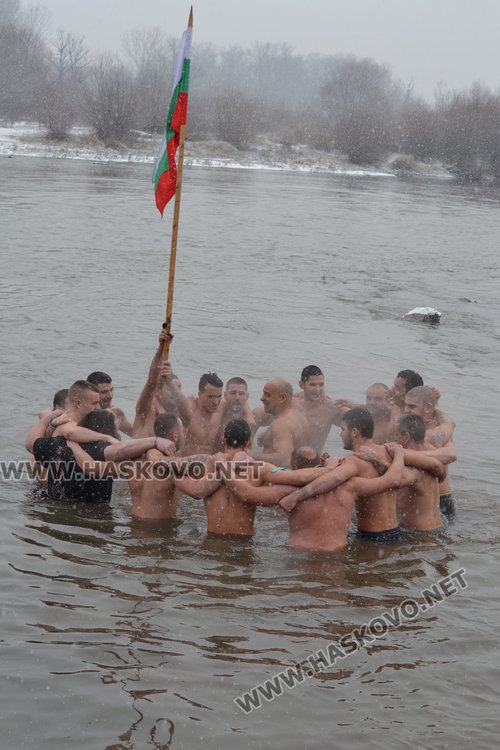 За 3-та поредна година Янислав извади кръста на Богоявление в Димитровград