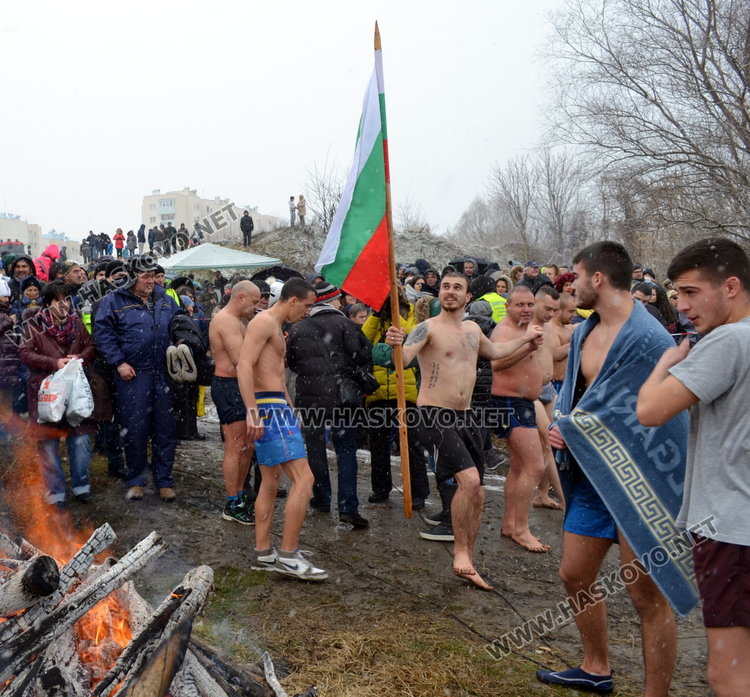 За 3-та поредна година Янислав извади кръста на Богоявление в Димитровград