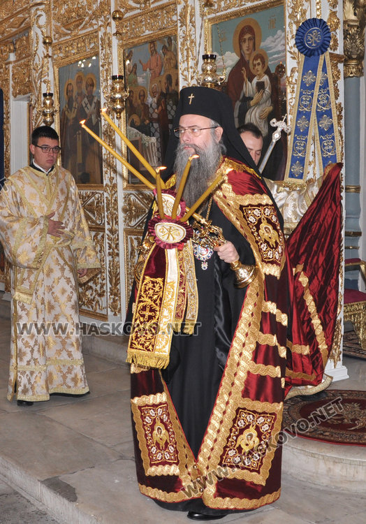 Дядо Николай отслужи Ивановденската литургия в Хасково