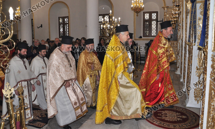 Дядо Николай отслужи Ивановденската литургия в Хасково