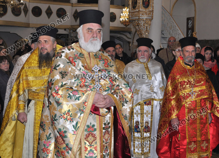 Дядо Николай отслужи Ивановденската литургия в Хасково