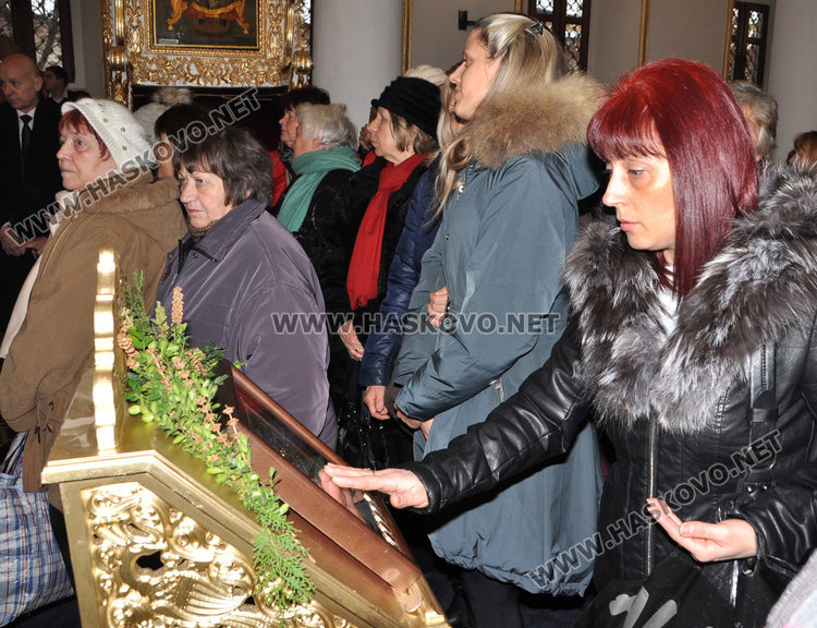 Дядо Николай отслужи Ивановденската литургия в Хасково