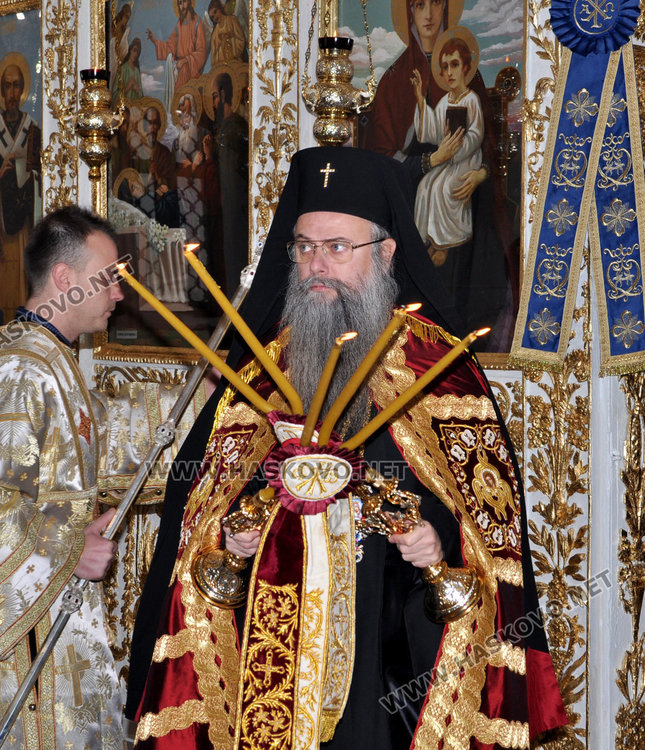 Дядо Николай отслужи Ивановденската литургия в Хасково