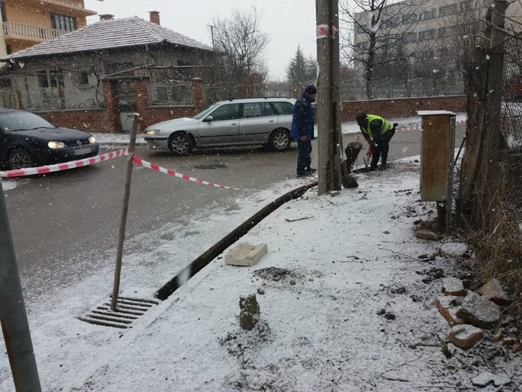 След гражданска подписка направиха отводнителен канал на улица „Малина“