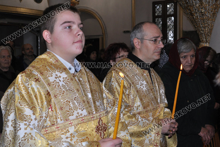 Дядо Николай отслужи Ивановденската литургия в Хасково