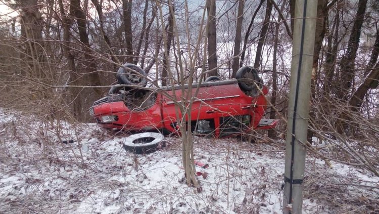 Скоростта е била висока, щетите по колата са сериозни