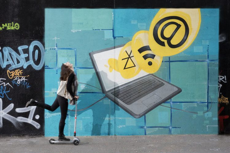 Българският еврокомисар обяви конкурс за компютърна рисунка за ученици от 8-12 клас