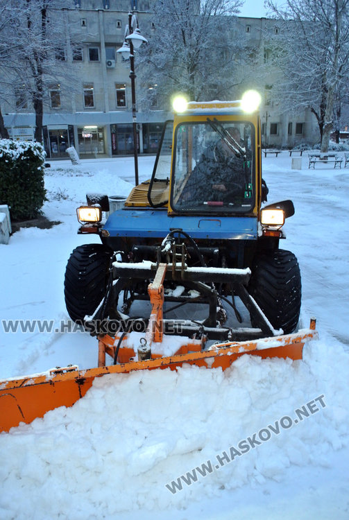 Опасни валежи от сняг и дъжд днес, в Хасковско са възможни поледици