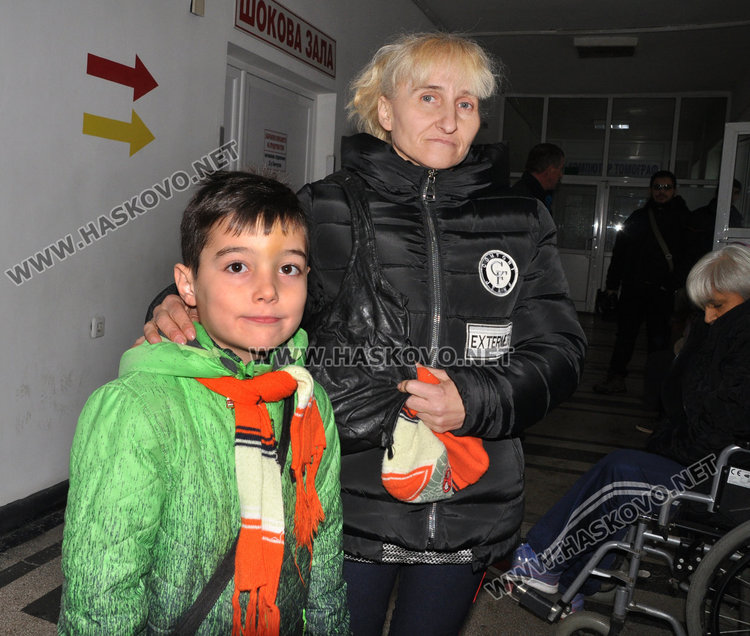 Денис и майка му Татяна Вълкова