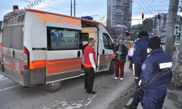 Хасковлия заби колата си в дърво на метри от бензиностанция