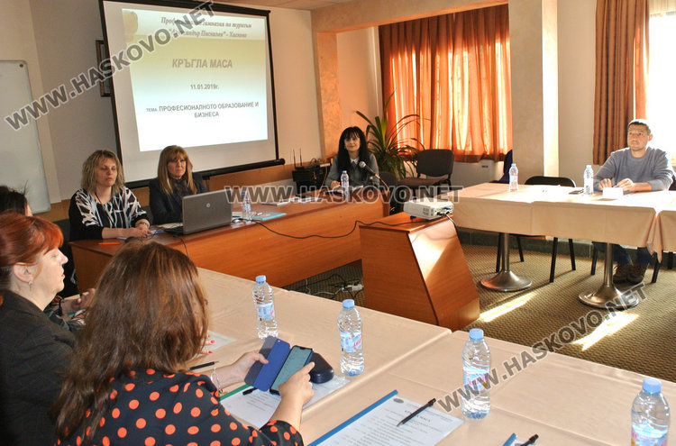 Гимназията по туризъм с опция за нови професии-графичен дизайн и съдебен служител