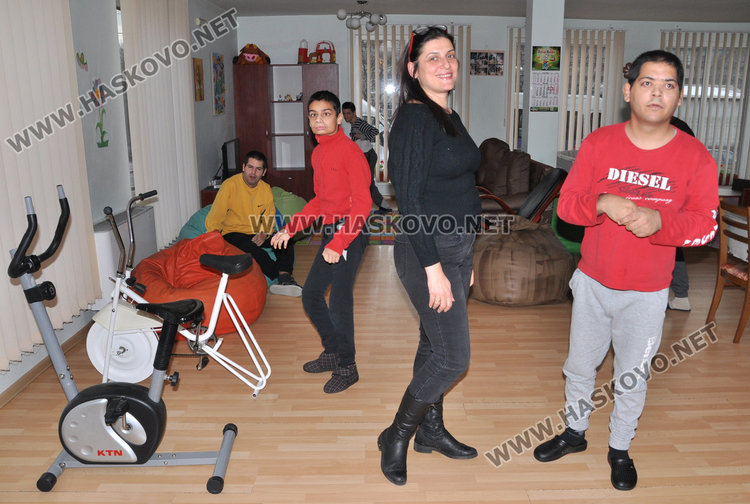 Дариха 4 нови перални и тангенторна вана на центъра за деца с увреждания