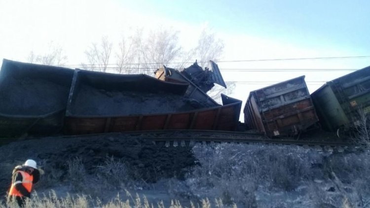 29 товарни вагона дерайлираха на най-дългата жп линия в света