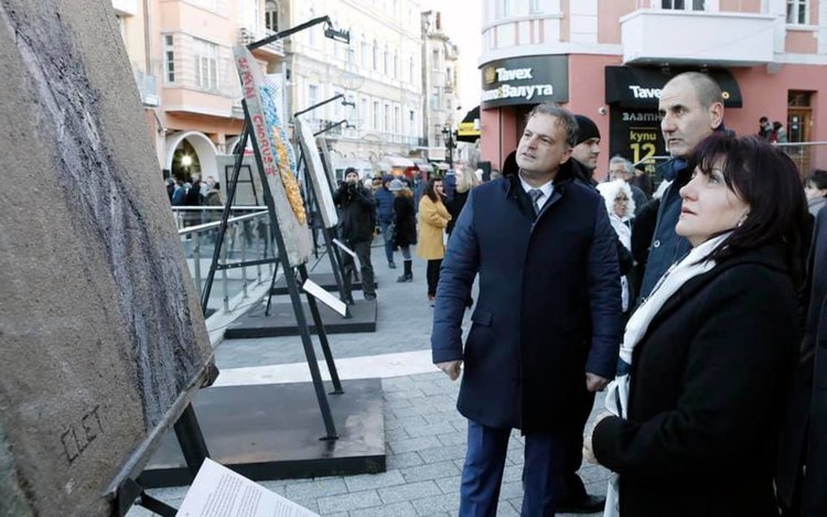 Цвета Караянчева откри изложба в Европейската столица на културата