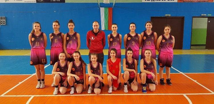 Девойките ни в баскетбола с шест победи от шест мача