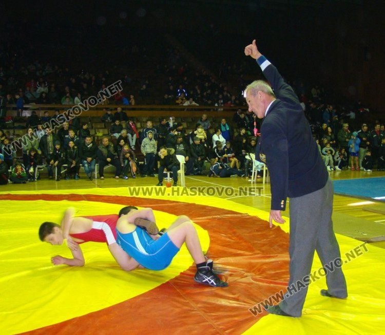 Две шампионски титли и два медала за борците на Димитровград