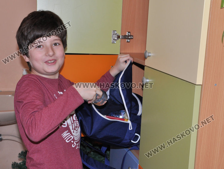 До края на март всеки ученик до VII клас разтоварва раницата си в свое шкафче