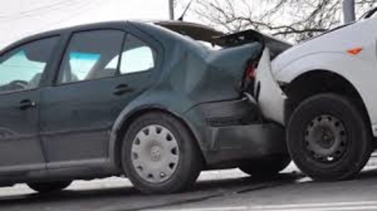 Пиян кърджалиец постави рекорд – наниза едновременно шест паркирани автомобила