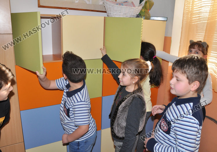 До края на март всеки ученик до VII клас разтоварва раницата си в свое шкафче