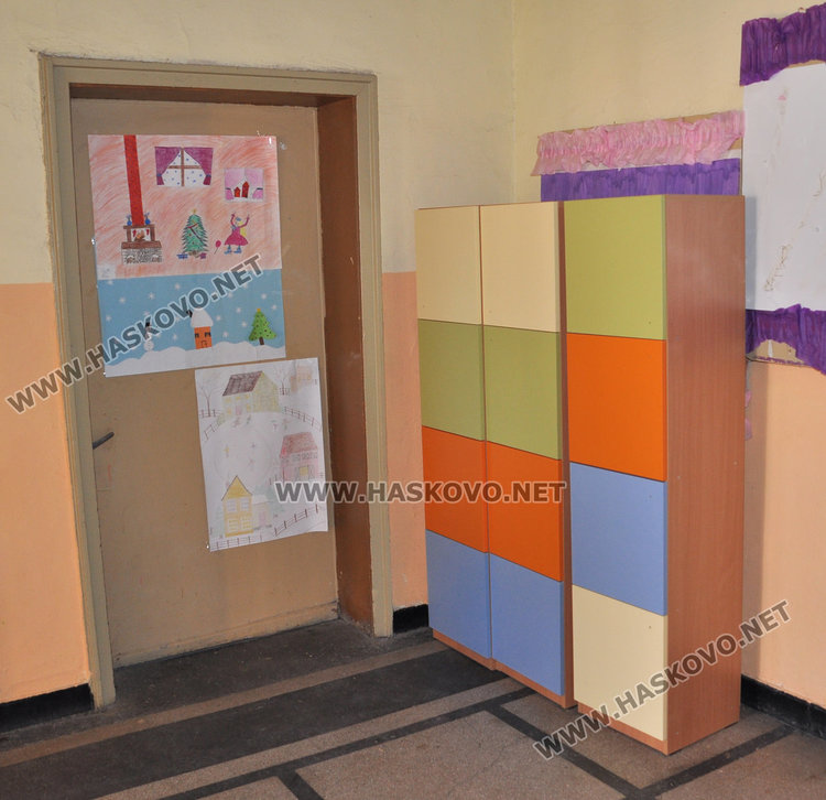 До края на март всеки ученик до VII клас разтоварва раницата си в свое шкафче