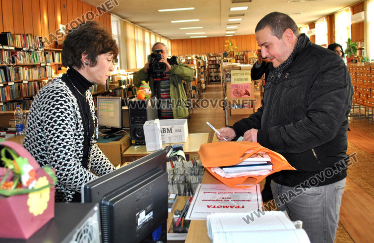 33-годишен търговец най-активният в библиотеката, прочете 365 книги за година 