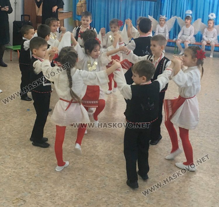 ДГ „Райна Княгиня“ отпразнува 163 години от рождението на патрона си