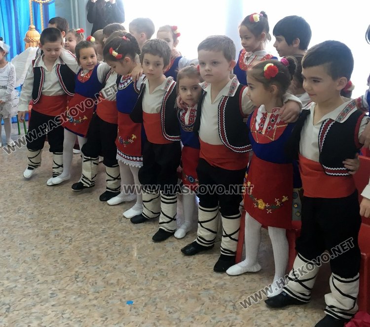 ДГ „Райна Княгиня“ отпразнува 163 години от рождението на патрона си