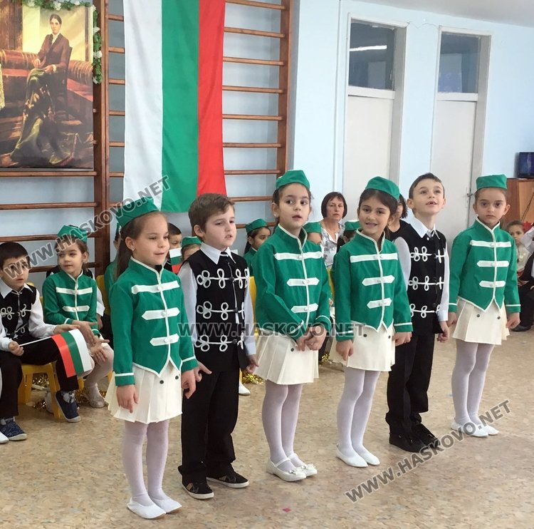 ДГ „Райна Княгиня“ отпразнува 163 години от рождението на патрона си