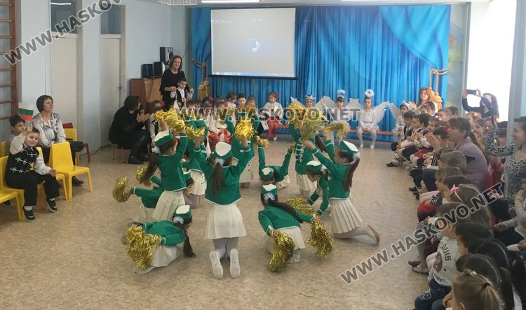 ДГ „Райна Княгиня“ отпразнува 163 години от рождението на патрона си