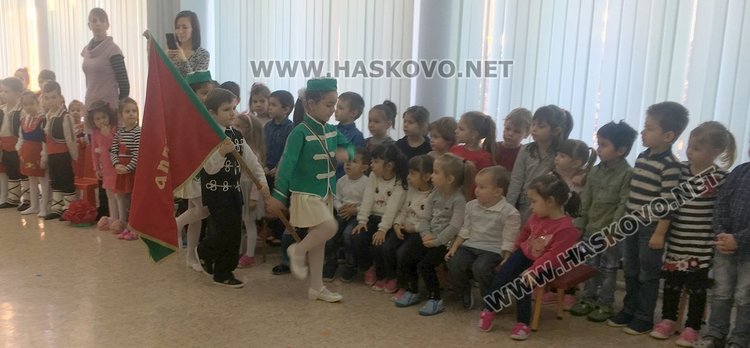 ДГ „Райна Княгиня“ отпразнува 163 години от рождението на патрона си