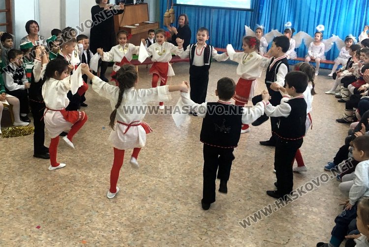 ДГ „Райна Княгиня“ отпразнува 163 години от рождението на патрона си