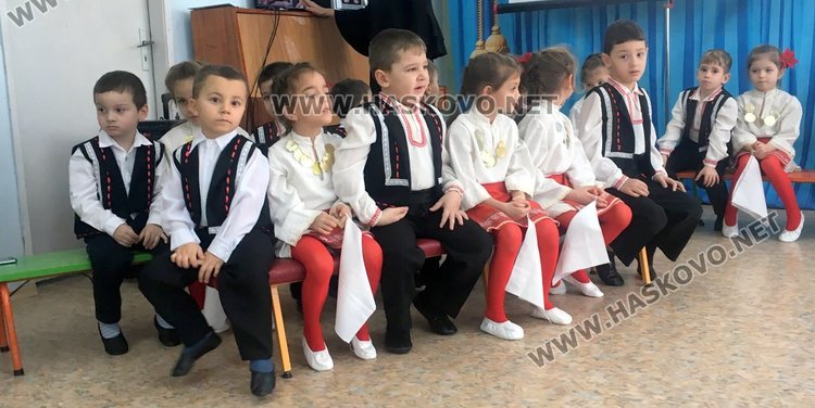 ДГ „Райна Княгиня“ отпразнува 163 години от рождението на патрона си