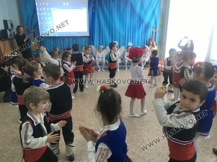 ДГ „Райна Княгиня“ отпразнува 163 години от рождението на патрона си