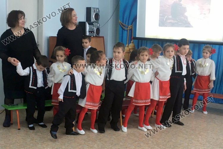 ДГ „Райна Княгиня“ отпразнува 163 години от рождението на патрона си