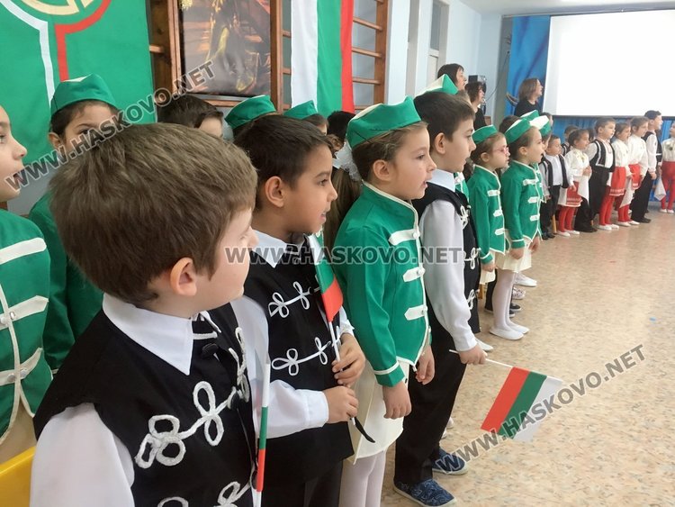 ДГ „Райна Княгиня“ отпразнува 163 години от рождението на патрона си