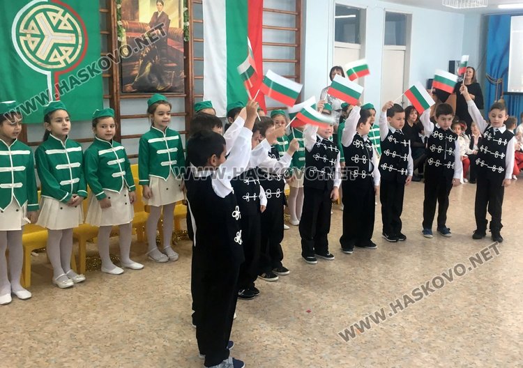 ДГ „Райна Княгиня“ отпразнува 163 години от рождението на патрона си