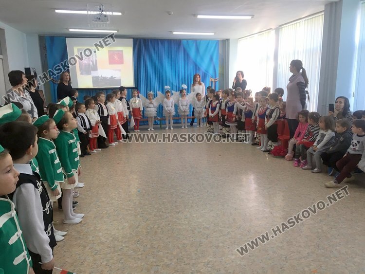 ДГ „Райна Княгиня“ отпразнува 163 години от рождението на патрона си