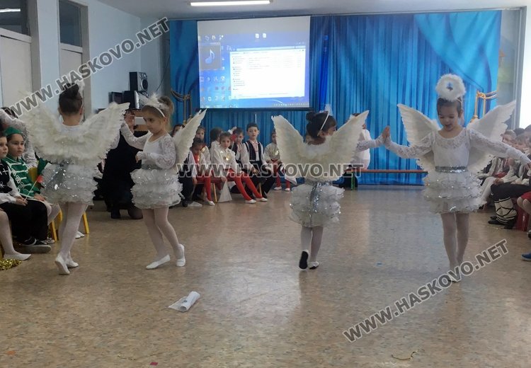 ДГ „Райна Княгиня“ отпразнува 163 години от рождението на патрона си