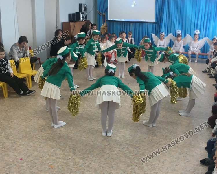 ДГ „Райна Княгиня“ отпразнува 163 години от рождението на патрона си