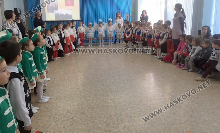 ДГ „Райна Княгиня“ отпразнува 163 години от рождението на патрона си